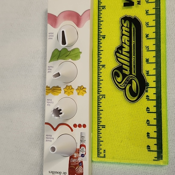 KitchenAid  Cookie press with Cupcake And Tip decorating kits - Picture 14 of 16